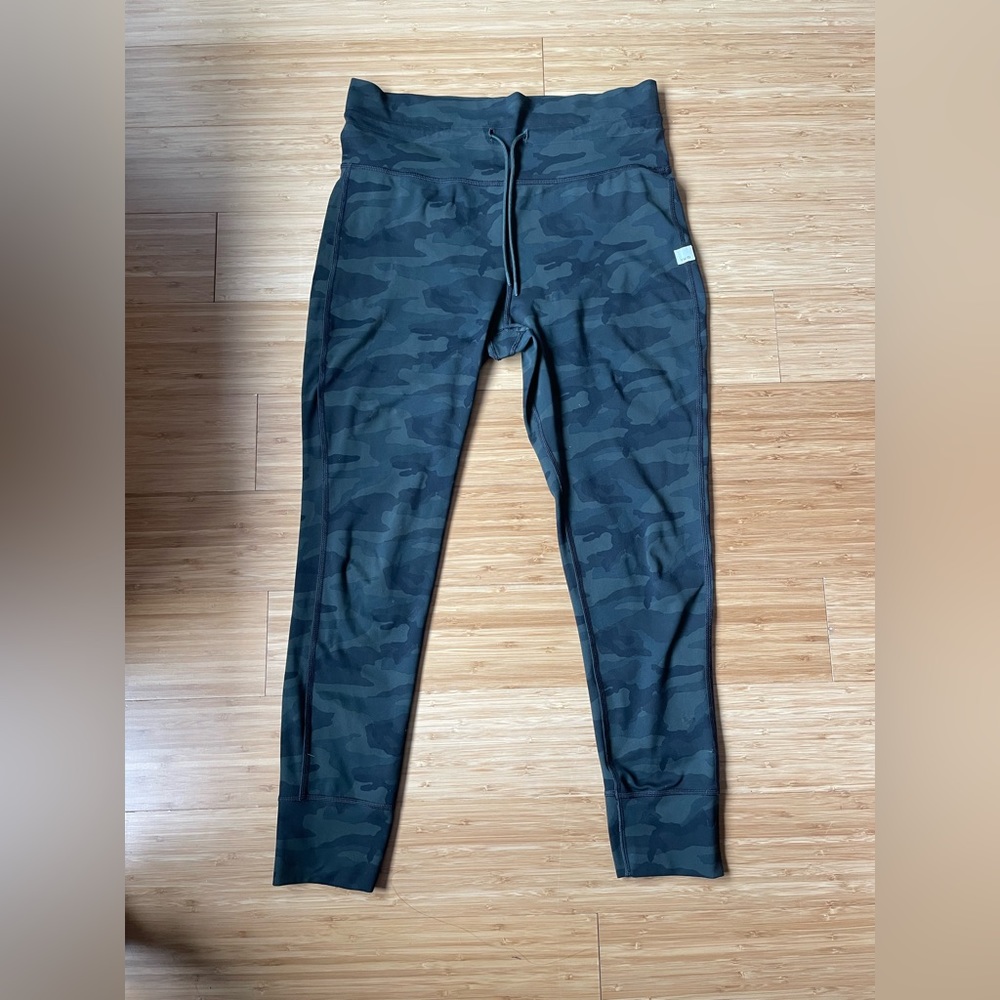 Vuori Daily Leggings Green Camo